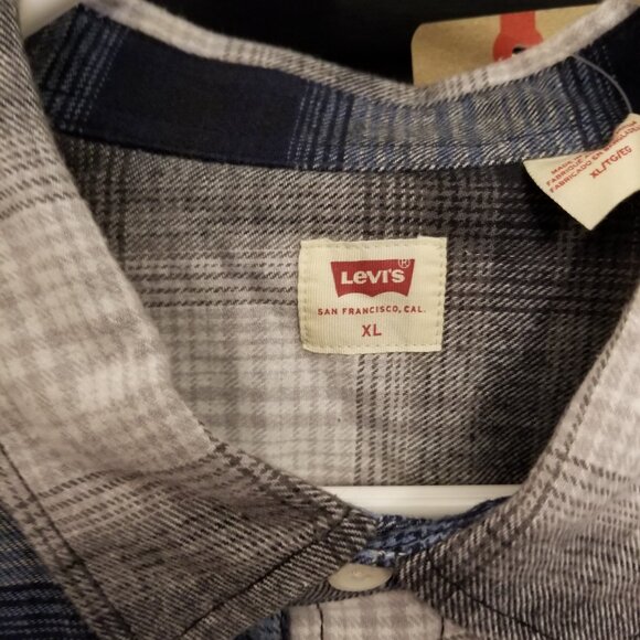 Levi's Button Down Flannel Shirt - Picture 3 of 4